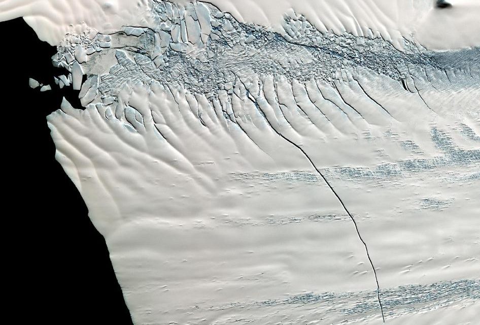 An Iceberg Larger than Chicago is Born in Antarctica
