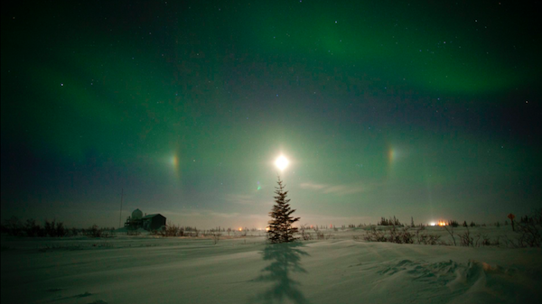 The lunar halo with the northern lights in Churchill