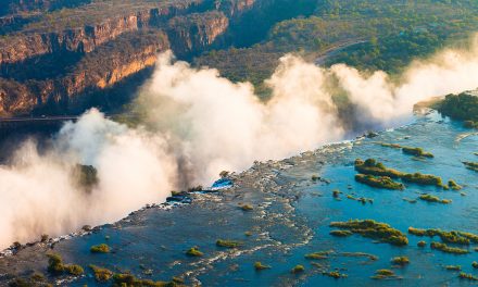 The Smoke That Thunders: Africa’s Victoria Falls and the Fate of the Zambezi River
