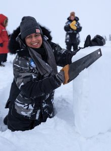 Making an inukshuk © Lavanya Sunkara
