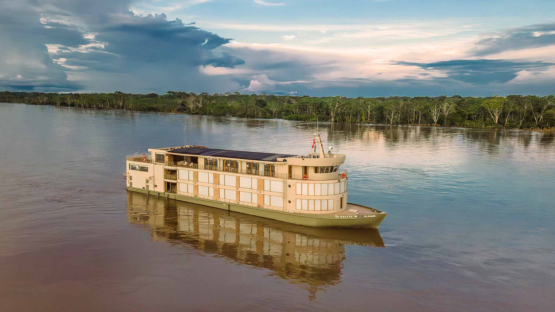 Delfin riverboat cruise