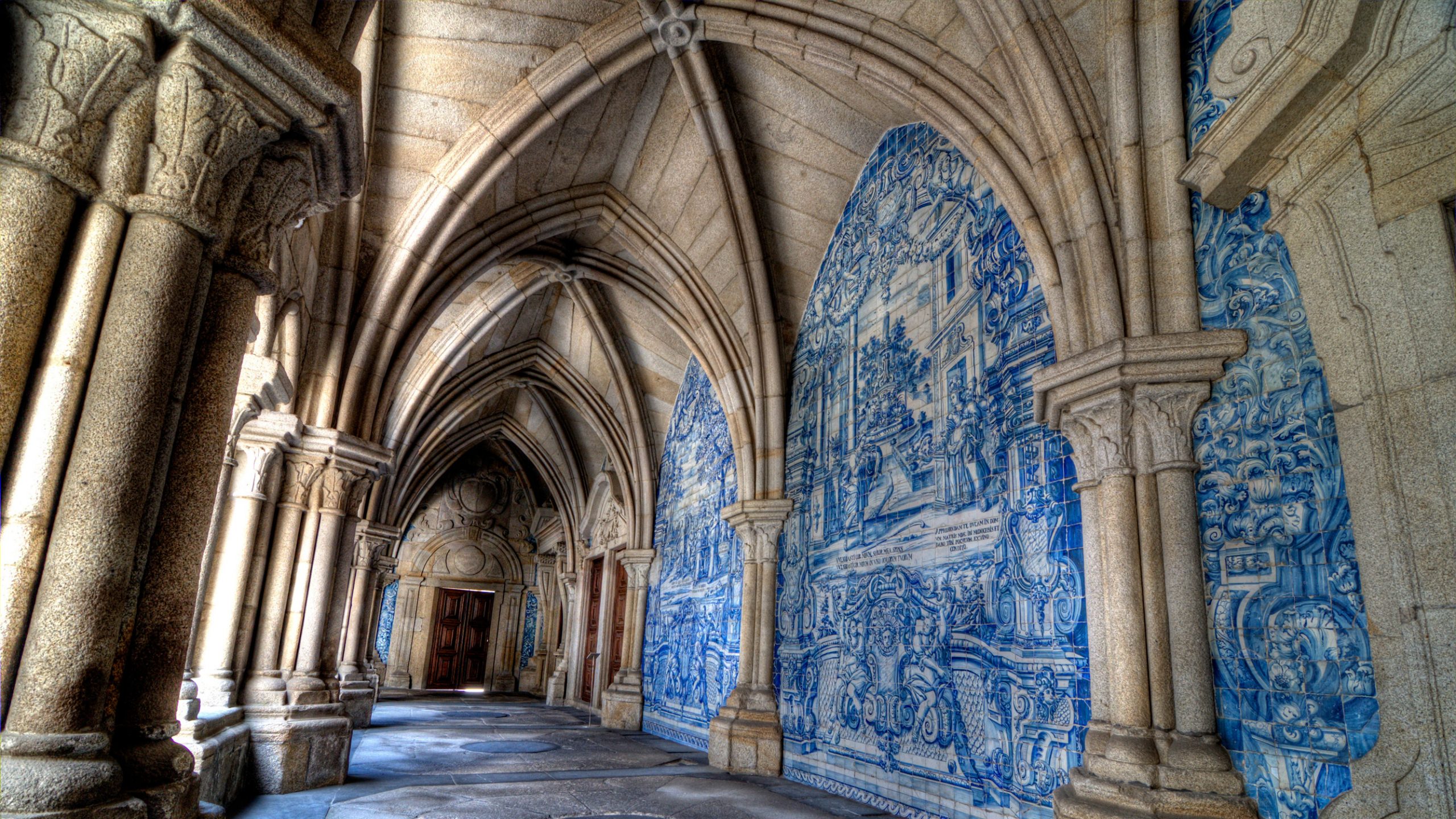 Sé do Porto.The cloister walls of Porto's Cathedral are decorated with blue and white pictorial tiles