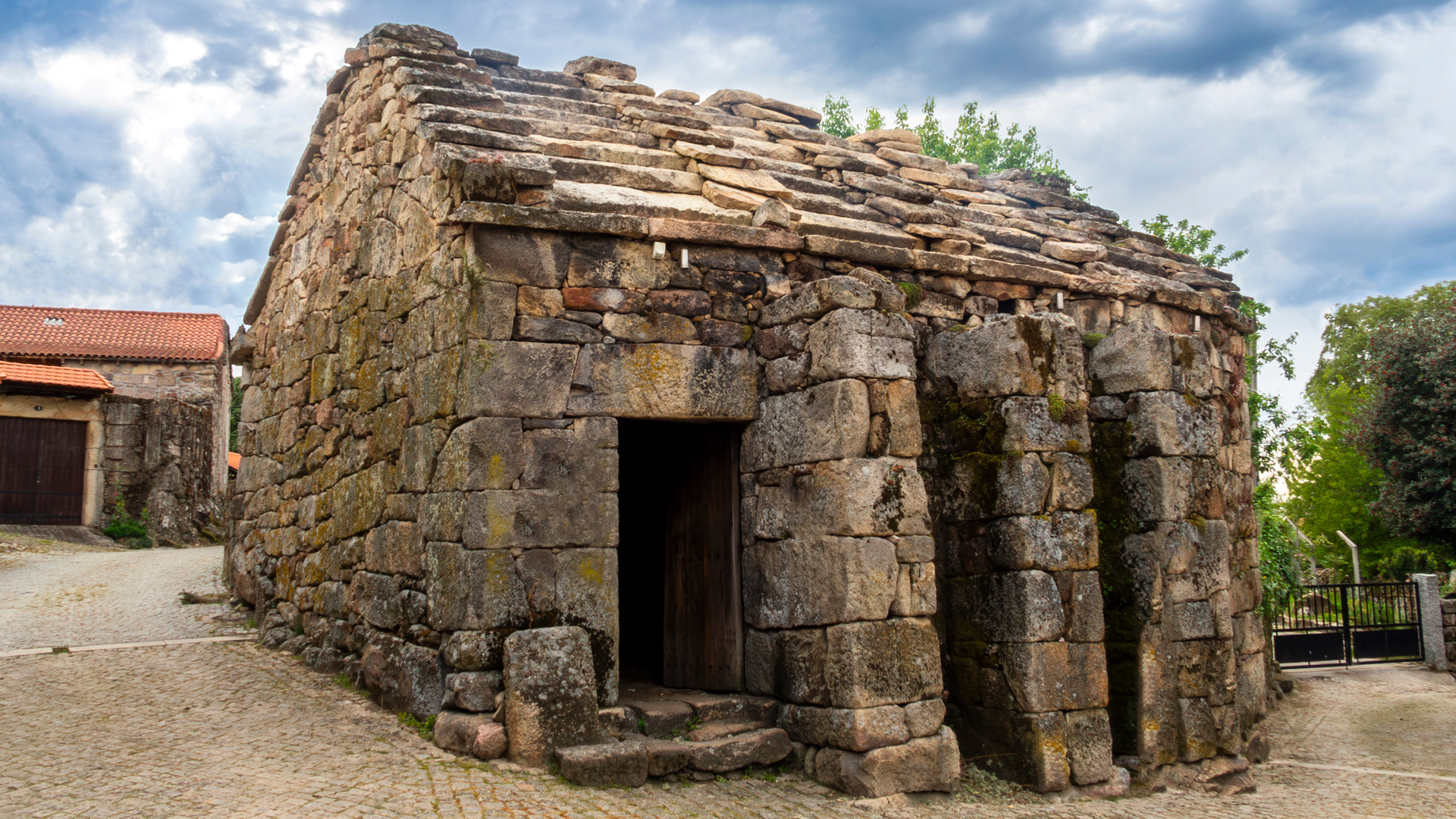 communal oven, bread baking, Portugal